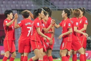 女足技巧大全——如何成为足球达人（提升女足技能，打造出色表现）