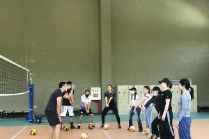 掌握排球并步技术的关键要领（提升排球技术水平，从并步出发！）