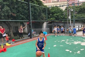 篮球防守基本功解析（掌握防守基本技巧，提升篮球表现）