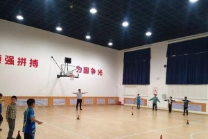 篮球三人团队防守训练（切入、盯人、帮防、包夹，）