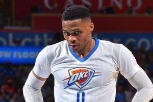 NBA单赛季场均失误排行榜（揭示球员们在高强度比赛中的失误之争）