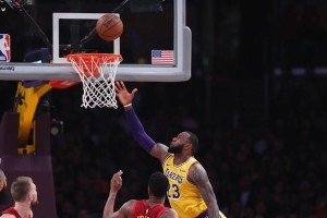 NBA扣篮次数排行榜（探寻NBA历史上最惊艳的空中花式秀）