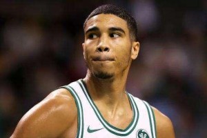 NBA帅哥排行榜（用笑容征服球迷，小奥成为NBA赛场上的宠儿）