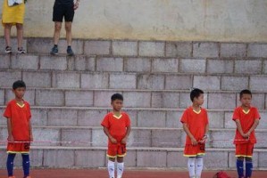 足球少年跑位技巧大全（打造高效跑位，提升足球表现）