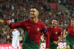 C罗领衔葡萄牙国家队赢得西班牙世界杯（独一无二的C罗）