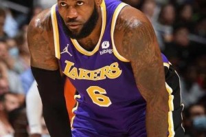 历史NBA球星排行榜（探索NBA历史上最伟大的球员，并挖掘隐藏在排行榜背后的故事）