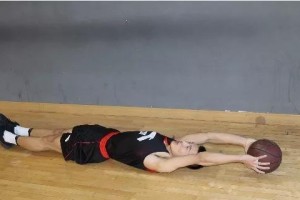 篮球进攻和防守的准备姿势技巧（提高进攻和防守效果的关键动作和技巧）
