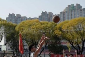 3v3小篮球三不沾防守的技巧与策略（提高篮球防守水平，赢得比赛的关键点）