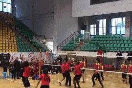 掌握顶级飘球的关键要领（打造完美飘球——掌握排球顶级动作技巧）