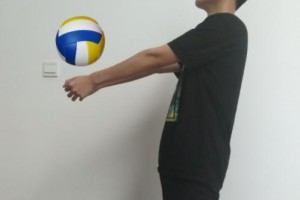 打造完美的排球接抛球动作（技巧、姿势和训练的关键）