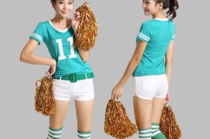 女生也能踢得漂亮！——足球技巧大揭秘（以女生角度介绍足球技巧，让你成为场上的焦点！）