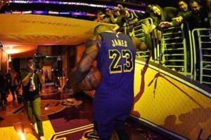 2018NBA薪资排行榜（揭秘NBA球员收入状况，探索球星们的财富成长）