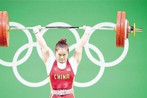 女生学游泳如何提高跳高技巧？（掌握正确姿势和训练方法，提升跳高水平！）