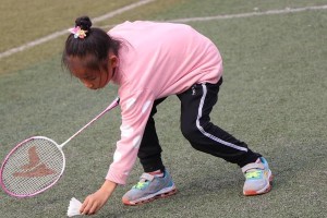 如何帮助孩子提高乒乓球颠球技巧（解决孩子不会颠球的难题，轻松提升技能水平）