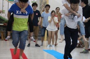 勺子传乒乓球（运用勺子玩转乒乓球，提升你的球技水平）