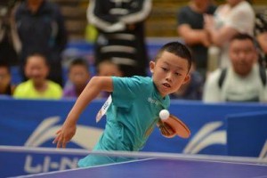 乒乓球发球抢攻（掌握发球抢攻技巧，成为乒乓球赛场的得分机器）