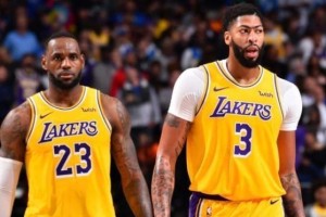 福布斯排行榜NBA球星的财富之路（揭秘NBA球星们的经济帝国，探索财富背后的努力与机遇）