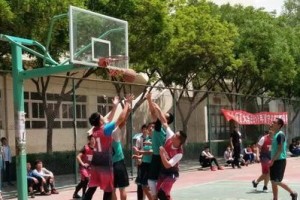 探析大学生篮球赛防守破挡拆的技巧（以团队合作为的防守破挡拆战术）