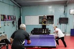 床上乒乓球的玩法与技巧（让你在家中也能享受乒乓球的乐趣）