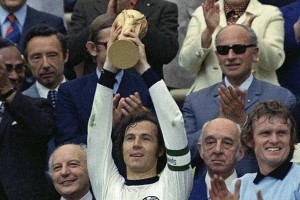 回顾1986年俄罗斯世界杯（1986世界杯的背后故事与影响力）