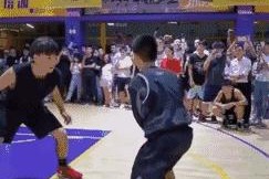 1v1篮球防守技巧解析（突破、投篮、传球等关键要素的防守策略分析）