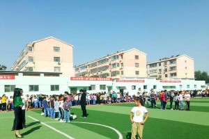 小孩颠球技巧足球——让孩子爱上足球的好方法（培养孩子的足球技巧，从颠球开始）