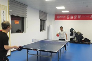 如何提高家用乒乓球水平（家庭练习的关键技巧和方法）