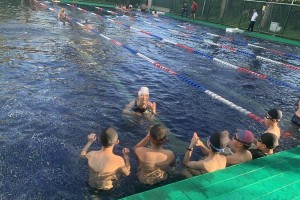 教小孩子游泳换气技巧（培养小孩子的呼吸技巧，让他们更好地游泳）