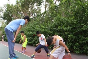 小学生篮球联防防守教学，让防守更具攻击性（培养小球员协作能力，提高整体防守水平）