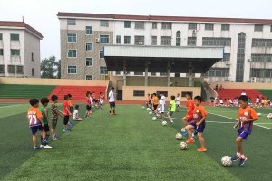 提高足球技巧的训练方法（掌握上海足球技巧的）