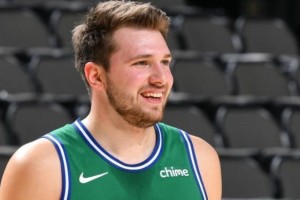 NBA超级三双排行榜（勇士队的斯蒂芬·库里成为超级三双新王，创造历史记录）