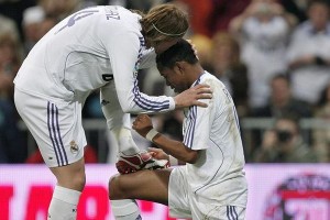 足球丢人技巧大全（探索足球场上的尴尬瞬间，挑战你的尴尬底线）