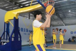 如何训练出漂亮的篮球防守技巧（提升篮球防守水平的关键技巧）