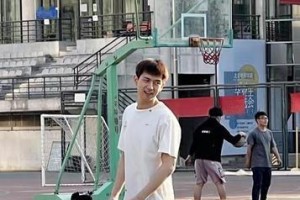 如何提升篮球防守技巧？（掌握合理的防守姿势和策略，成为篮球场上的防守之王！）