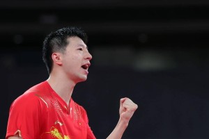 乒乓球男单16强角逐激烈卫冕冠军实力强劲（以年轻选手为主，世界排名争夺激烈）