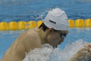 与女生游泳聊天技巧（从游泳开始，你将成功掌握与女生交谈的艺术）