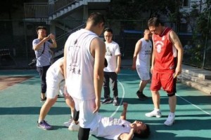 防守与抢篮板，保卫球场的卫士（篮球战场上的无所畏惧者）