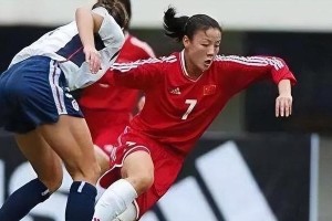 女足后卫防守技巧——提升防守能力的关键（从防线组织到个人技巧，打造坚固的防守体系）