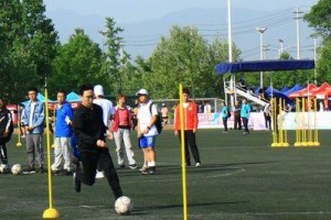 高效备考大学足球绕杆考试的技巧与策略（成功突破大学足球绕杆考试的关键要素及备考建议）