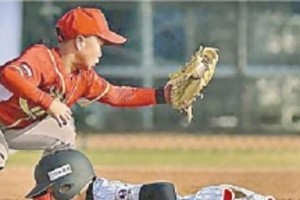 足球野球实用过人技巧大揭秘（掌握这些技巧，让你在场上无敌）