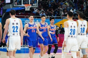 以篮球限制区规则防守方（限制区规则下的防守策略及挑战）