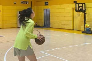 和女生打篮球，是否需要防守？（探讨女生篮球比赛中防守的必要性）