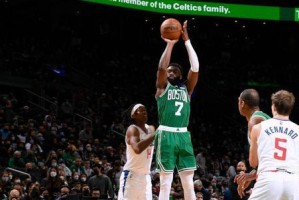 NBA三分球难度排行榜前十名及（揭秘NBA历史上最难的三分球壮举，你猜中了吗？）