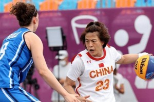 探讨女子篮球五打五防守战术的关键要素（挑战团队配合，打造强大防线的关键技巧）