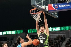 NBA身高排行榜前三（揭秘NBA历史上身高最高的球员，并探讨他们的球场表现和影响力）