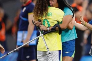 儿童女生足球过人技巧-奠定自信与实力的关键（15个实用的足球过人技巧，帮助儿童女生在比赛中展现出色）