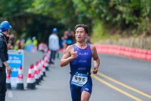 游泳扶板用法技巧大全（掌握游泳扶板的正确使用方法，轻松提高游泳技能）