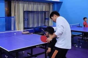 乒乓球转弯球接法的技巧与策略（掌握转弯球接法，提升乒乓球比赛竞技能力）