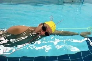 小孩自由游泳技巧——释放孩子的水中自由（培养小孩自由游泳的重要性及技巧要点）