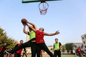 篮球硬核防守训练计划书（打造出色篮球防守能力，提升比赛竞争力）